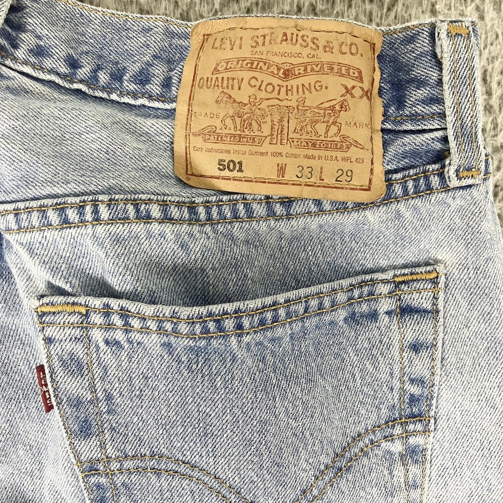 Vintage Levis 501 Jeans Mens 33x29 Light Blue Denim Button Fly Made USA 90s - Picture 6 of 6